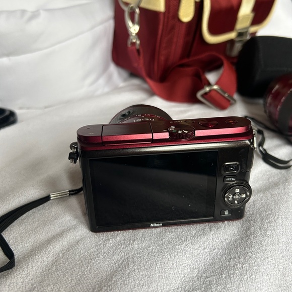Nikon J3 maroon camera with additional lens - Picture 5 of 9